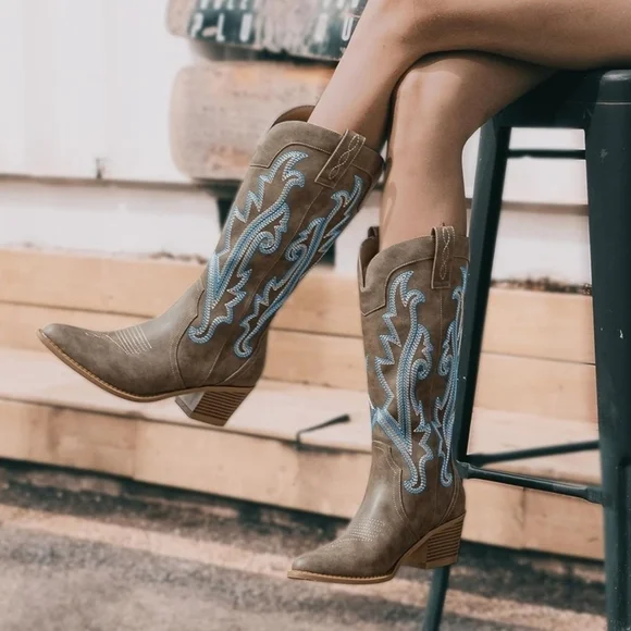 Brown and blue cowboy boots - Picture 1 of 3